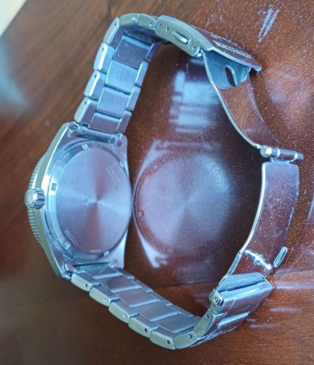 Reloj Citizen Eco-Drive Negro y Plateado