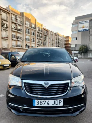 Lancia Voyager 2015