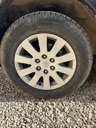 juego llantas + neumáticos 80 %