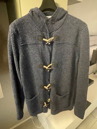 maglia lana con cappuccio e alamari