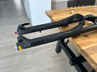 Horquilla SR Suntour Durolux 38 2CR-PCS 29" 180 mm