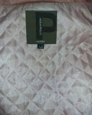 Giacca rosa con pelliccia.