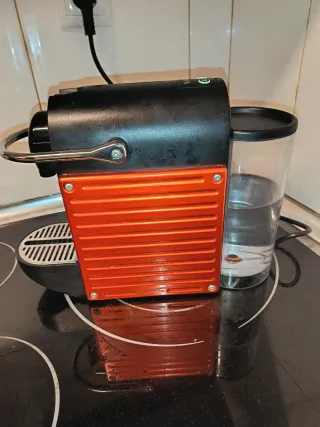 Cafetera Nespresso Roja