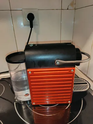 Cafetera Nespresso Roja
