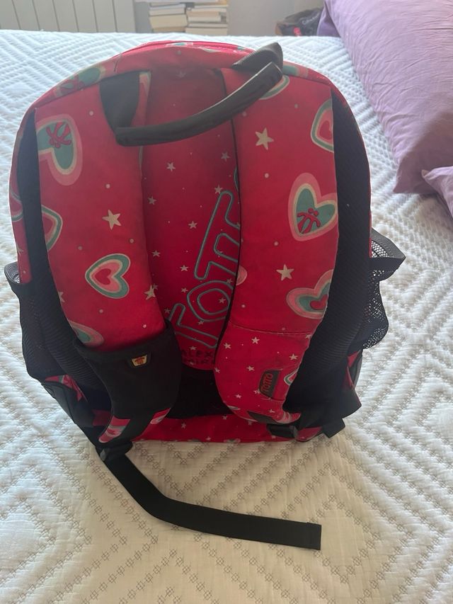 Mochila Totto escolar con corazones