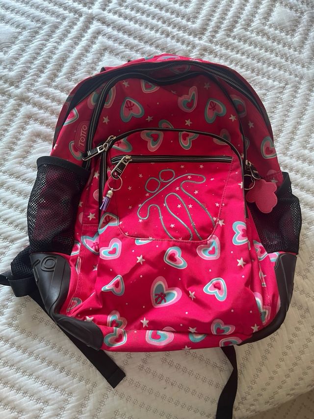 Mochila Totto escolar con corazones
