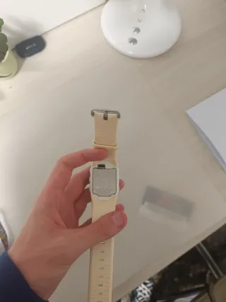 Pulsómetro Polar M400 con banda cardiaca.