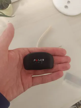 Pulsómetro Polar M400 con banda cardiaca.