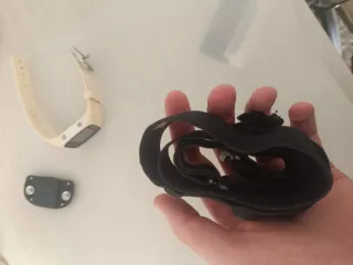 Pulsómetro Polar M400 con banda cardiaca.