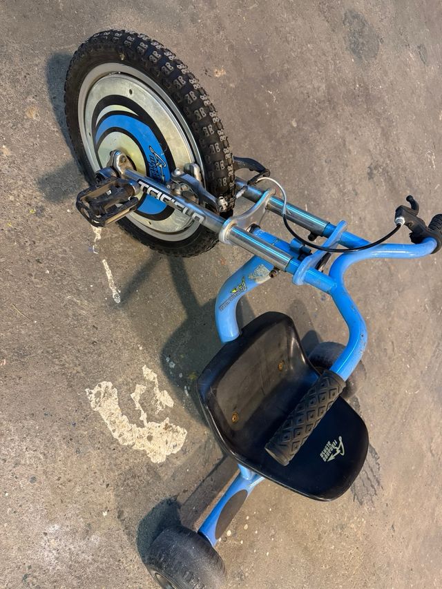 Triciclo infantil azul