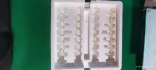 Scacchiera in vetro con scacchi trasparenti