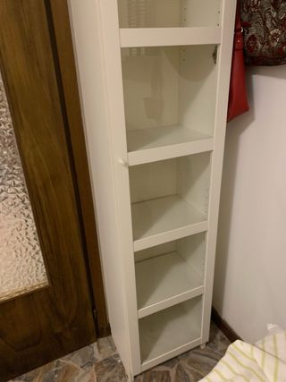 Colonna in legno con ante in vetro