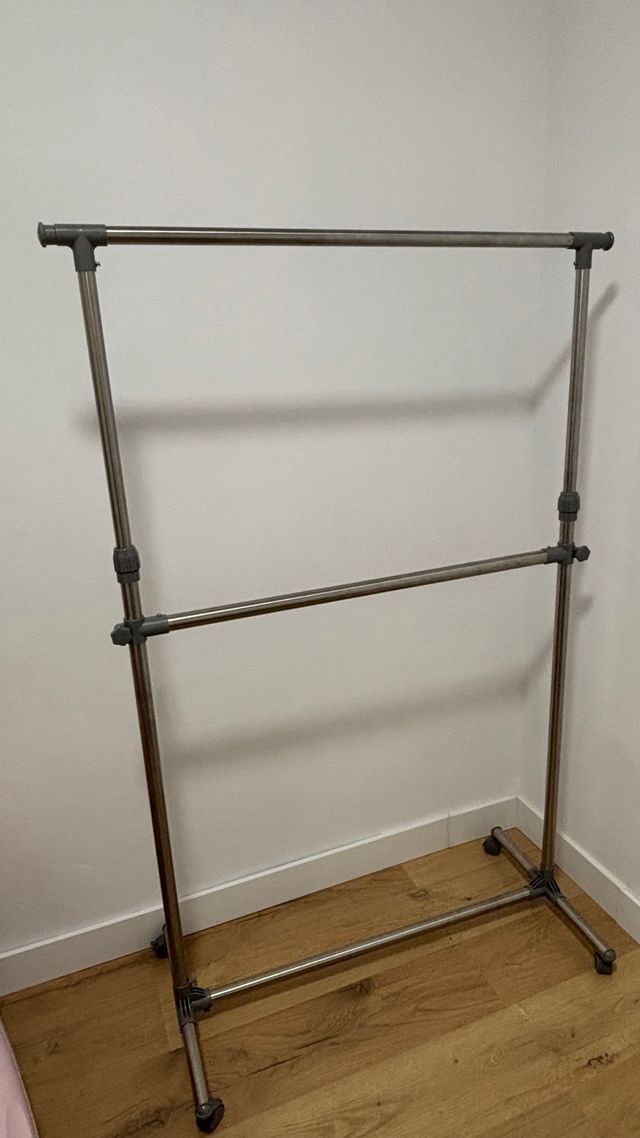 Perchero Burro Doble Metálico con Ruedas