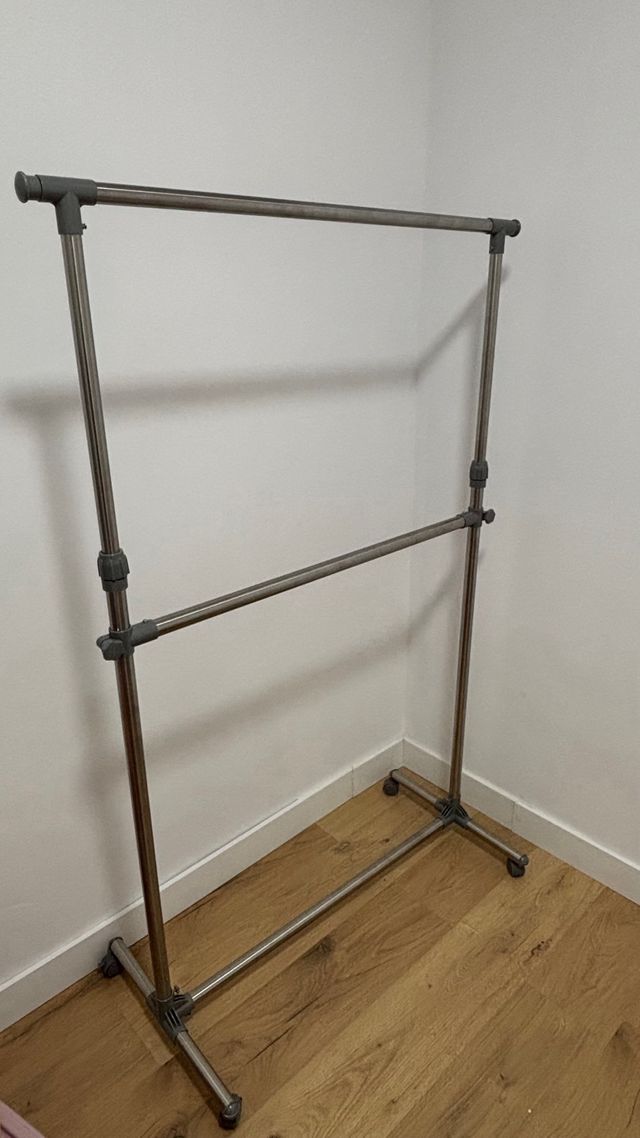 Perchero Burro Doble Metálico con Ruedas