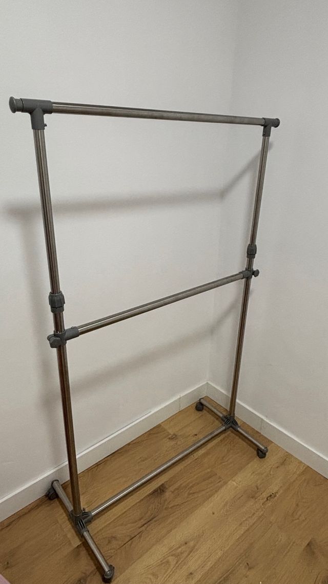 Perchero Burro Doble Metálico con Ruedas