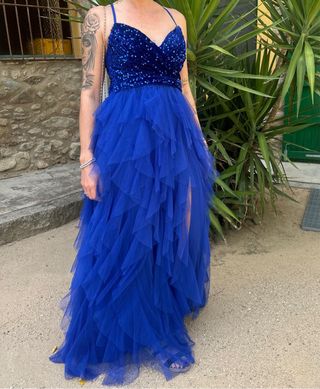 Vestido de fiesta azul con lentejuelas