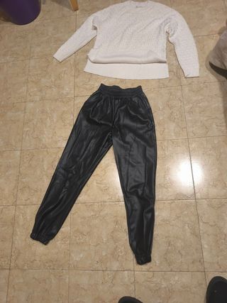Conjunto mujer jersey blanco y pantalón polipiel