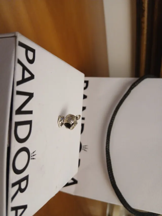 Charm Pandora Stitchy plateado