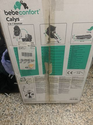 sin uso cuna para bebé con capota y juguetes