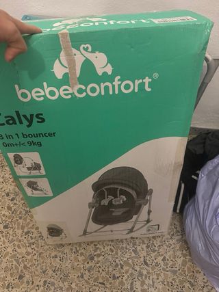 sin uso cuna para bebé con capota y juguetes