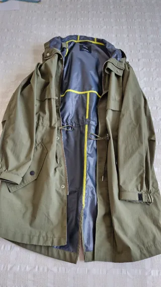Gabardina Bershka verde mujer