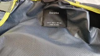 Gabardina Bershka verde mujer