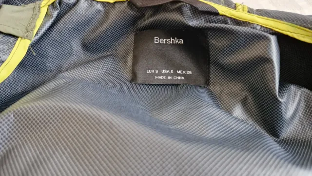Gabardina Bershka verde mujer