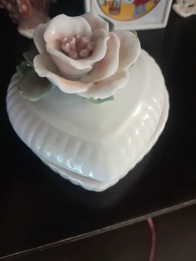 Cajita de porcelana corazón con flor