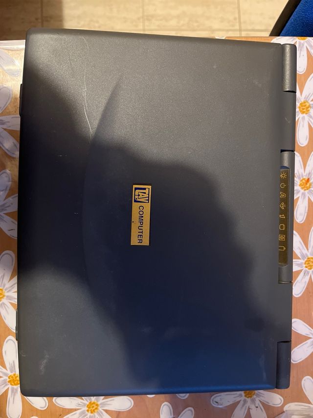 Portátil antiguo gris