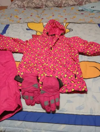 Traje de nieve rosa y amarillo