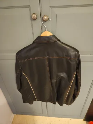 Chaqueta de cuero marrón