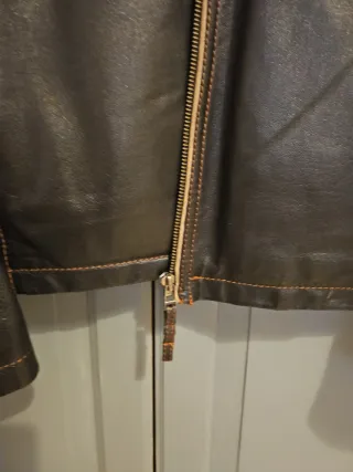 Chaqueta de cuero marrón