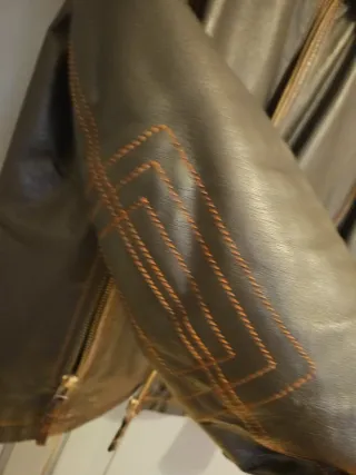 Chaqueta de cuero marrón