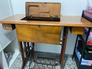 Máquina de coser Alfa con mesa