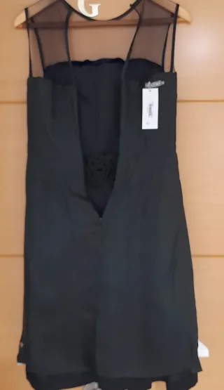 Vestido negro con detalles de tul