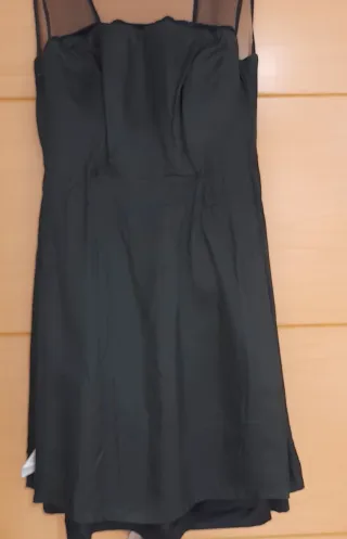 Vestido negro con detalles de tul