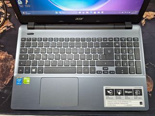 Acer E5-571G-55QT Intel i5 8GB DDR3-SSD 256 MB.