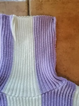 Jersey cuello alto rayas lila y blanco