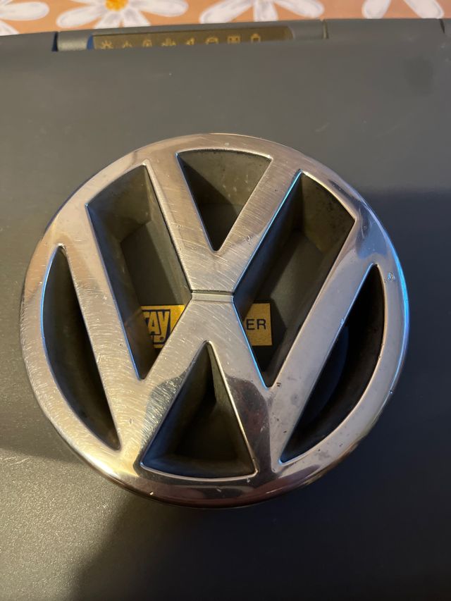 Logo Parrilla Delantera VW Golf III