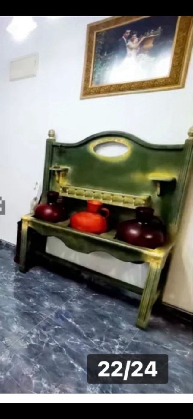 Jarrones con mesa decorativa