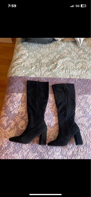 Botas de tacón de ante negro