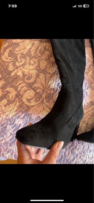 Botas de tacón de ante negro