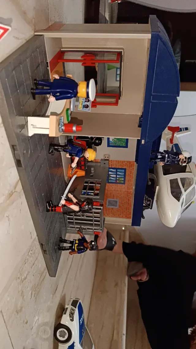 Comisaría Policía Playmobil+coches+elicoptero...