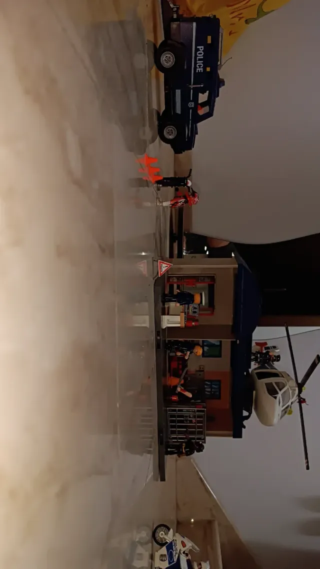 Comisaría Policía Playmobil+coches+elicoptero...