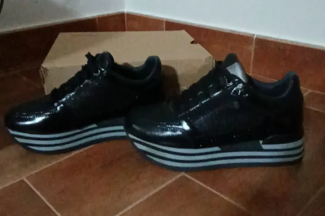 Sneakers donna nere con platform