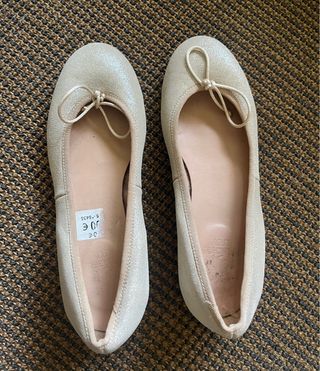 Bailarinas doradas y beige