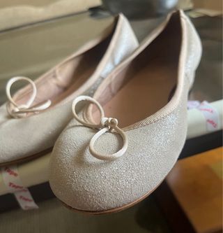 Bailarinas doradas y beige