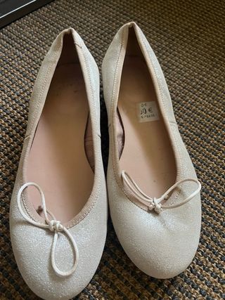 Bailarinas doradas y beige