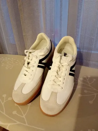 Zapatillas Pull & Bear Blancas y beige