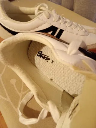 Zapatillas Pull & Bear Blancas y beige